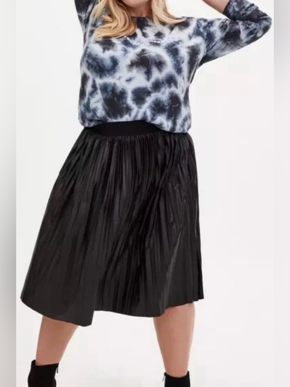 NWT Torrid Women’s L(12) Midi PU Pleated Skirt